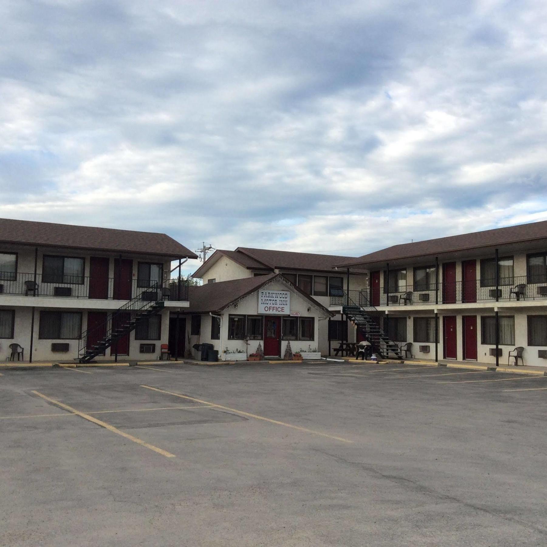 Parkwood Motor Inn Sundre Zewnętrze zdjęcie