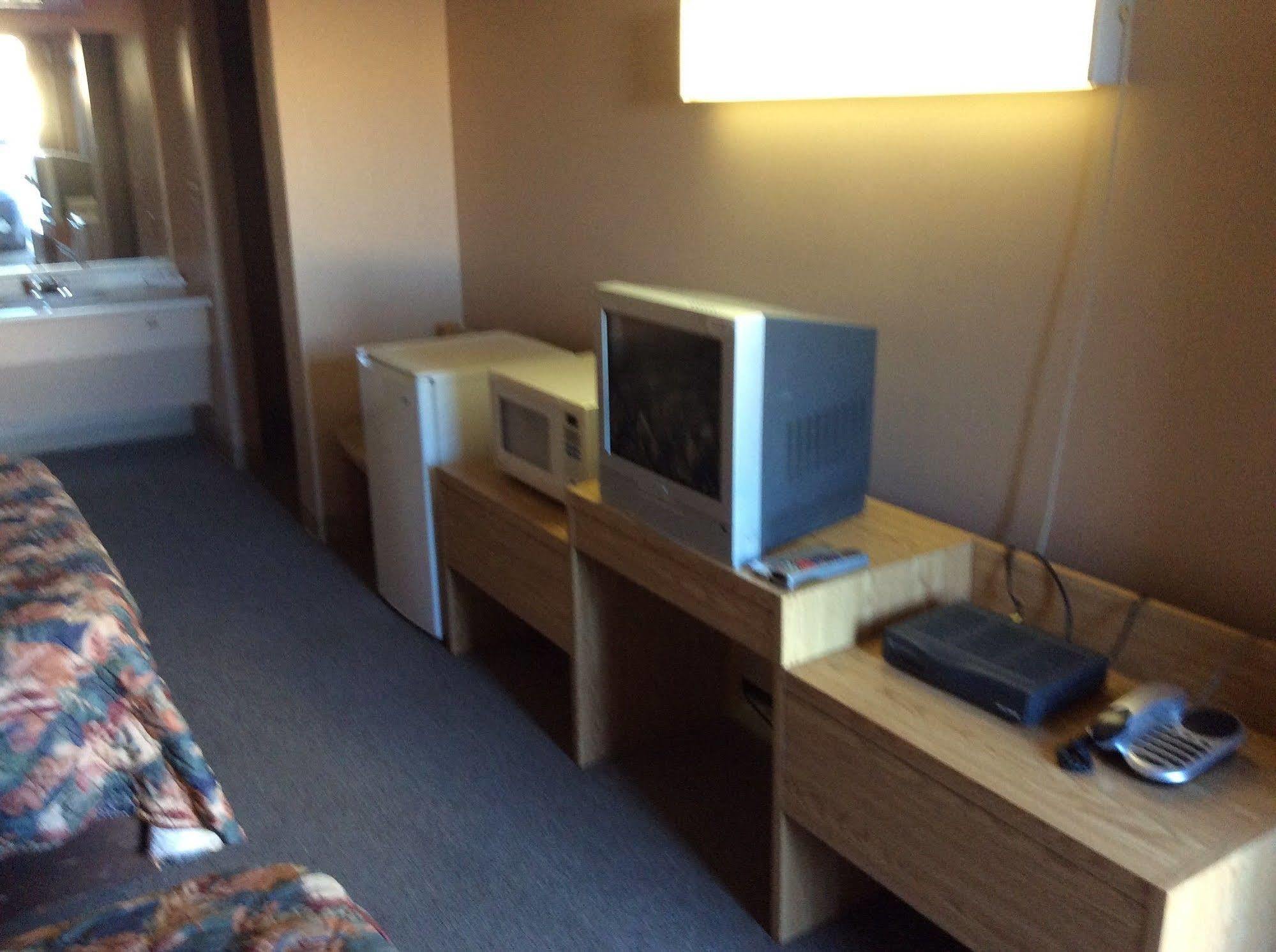 Parkwood Motor Inn Sundre Zewnętrze zdjęcie