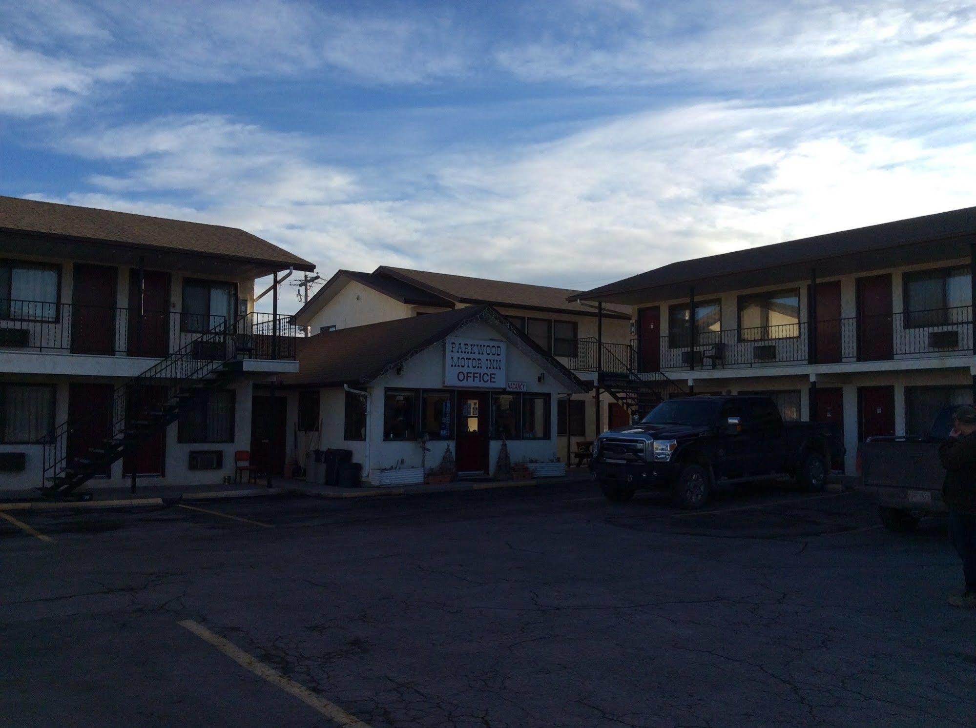 Parkwood Motor Inn Sundre Zewnętrze zdjęcie